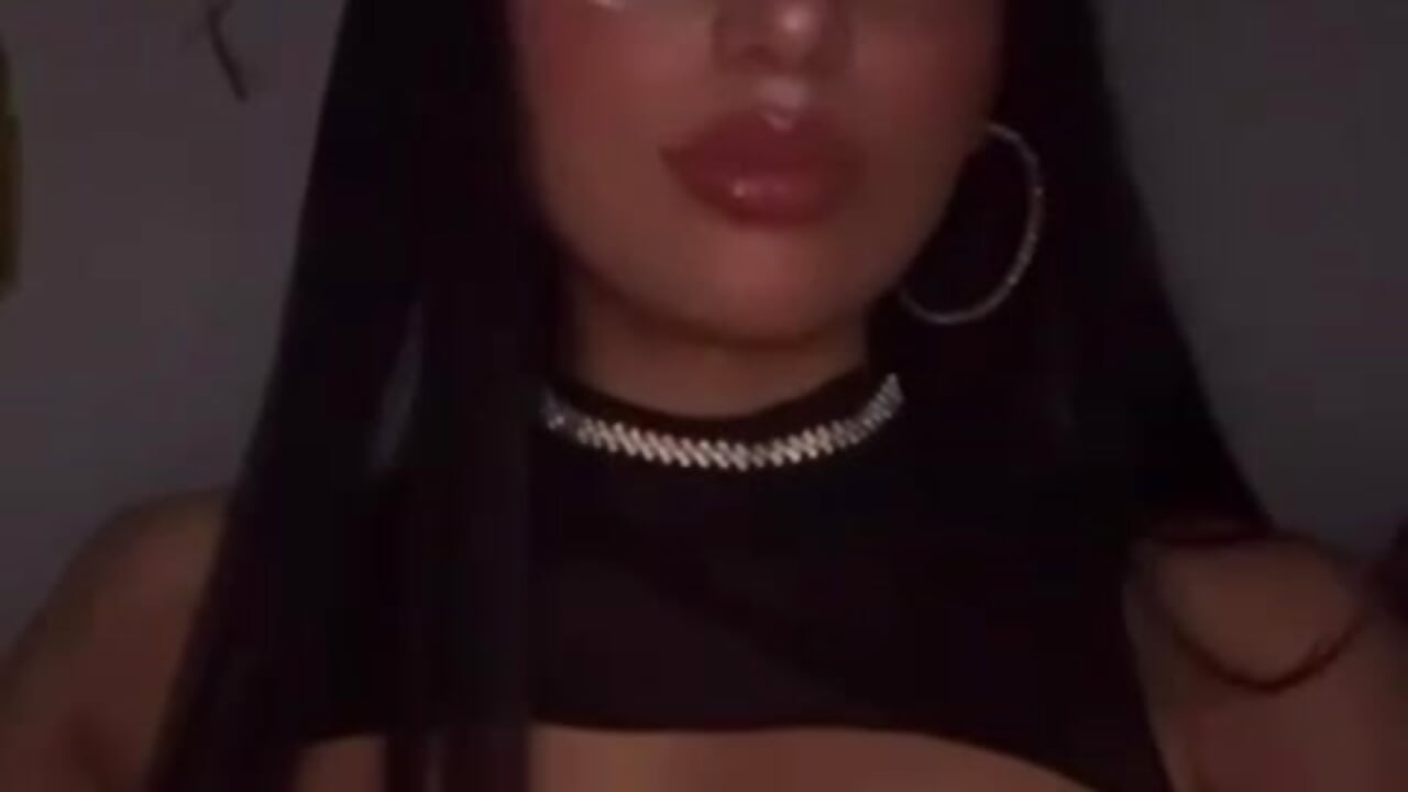 "🔥 Welcome, sexy stranger 💋 I’ve been waiting to get naughty with you." - video by Zoe_small cam model