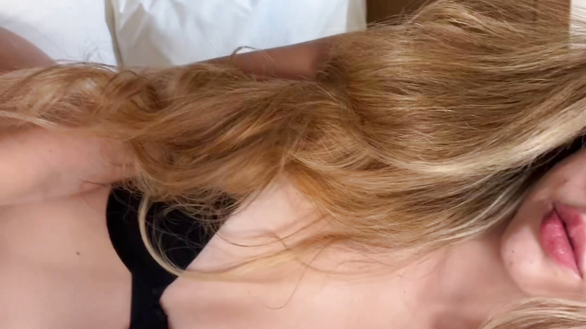 💋 - video by LunarAngel_ cam model