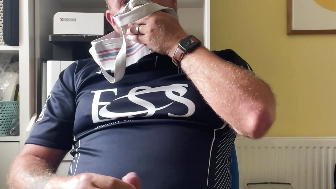 1CDB243B-51E9-4D14-8F62-352F30293E94_2_0_a - video oleh model kamera Bs37bear