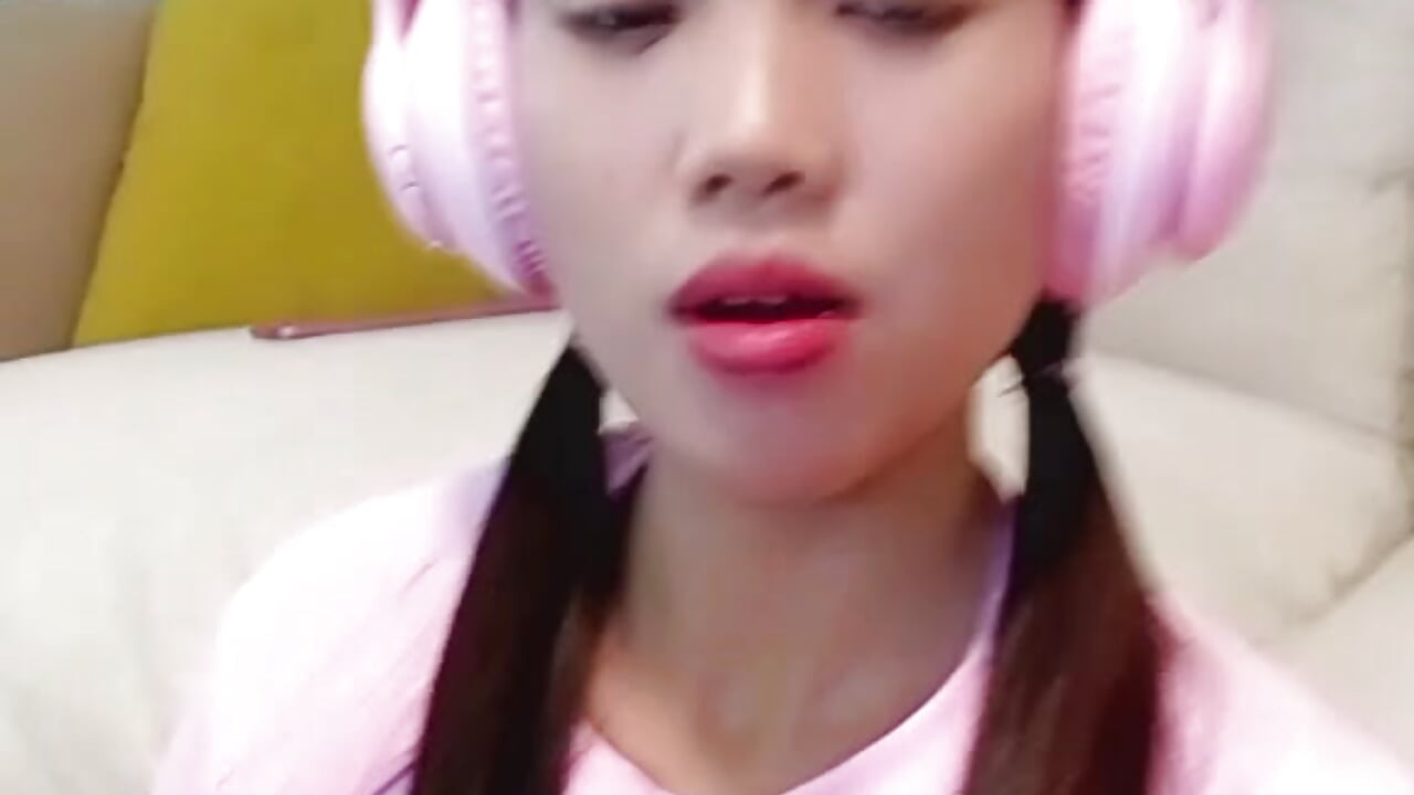 welcome to my room - video by AnnewithanE cam model