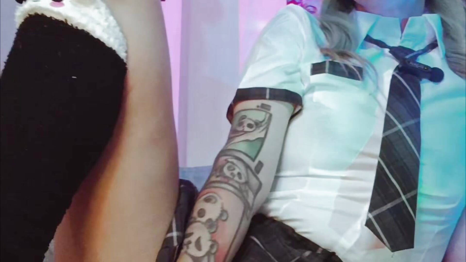 Vibes - วิดีโอโดย pom-purin โมเดลแคม