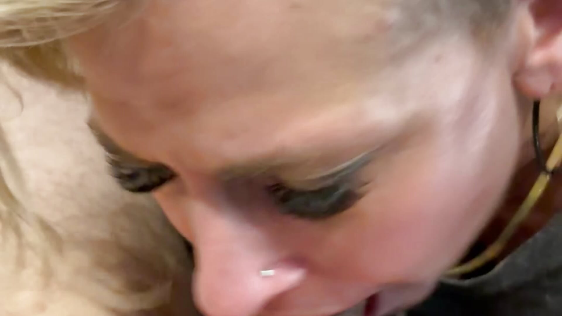 IMG_4429 – video modela na kameri MrMrsfineasscouple