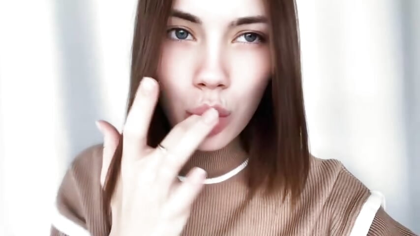 🤤🔥 SUCK FINGERS + TEASE 🔥🤤 - video by SirenaOstrem cam model