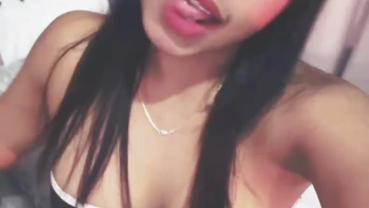 Here for you! 🌸 - video av SophieW1 cam-modell