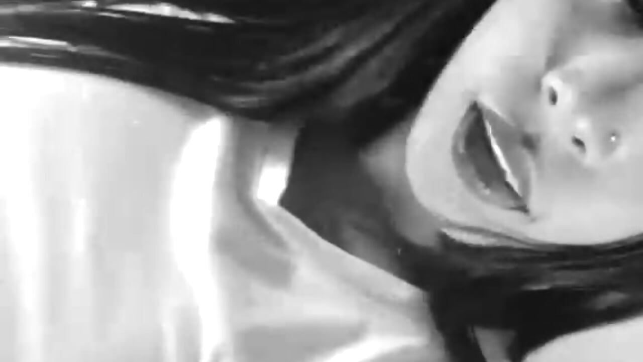 Enjonying – video af SophieW1 cam-model