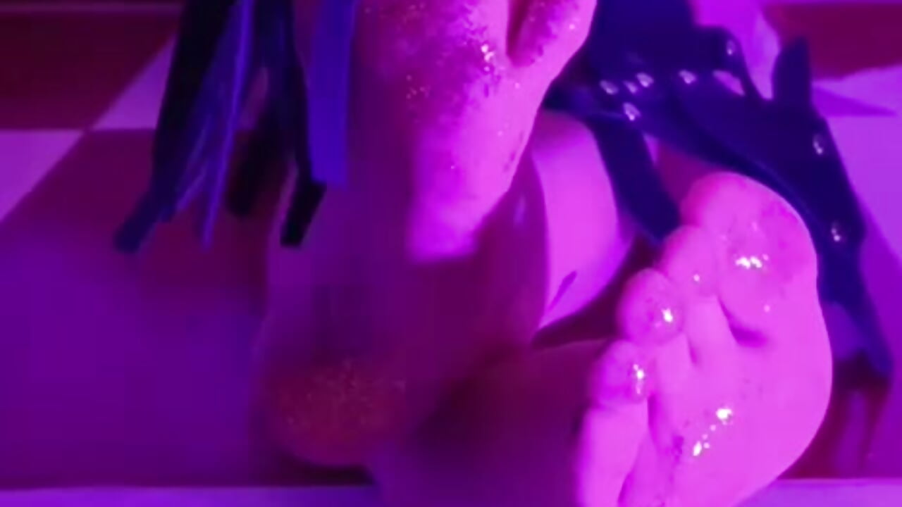 Feet for you my SLAVE. - video by MeganBrown4 cam model