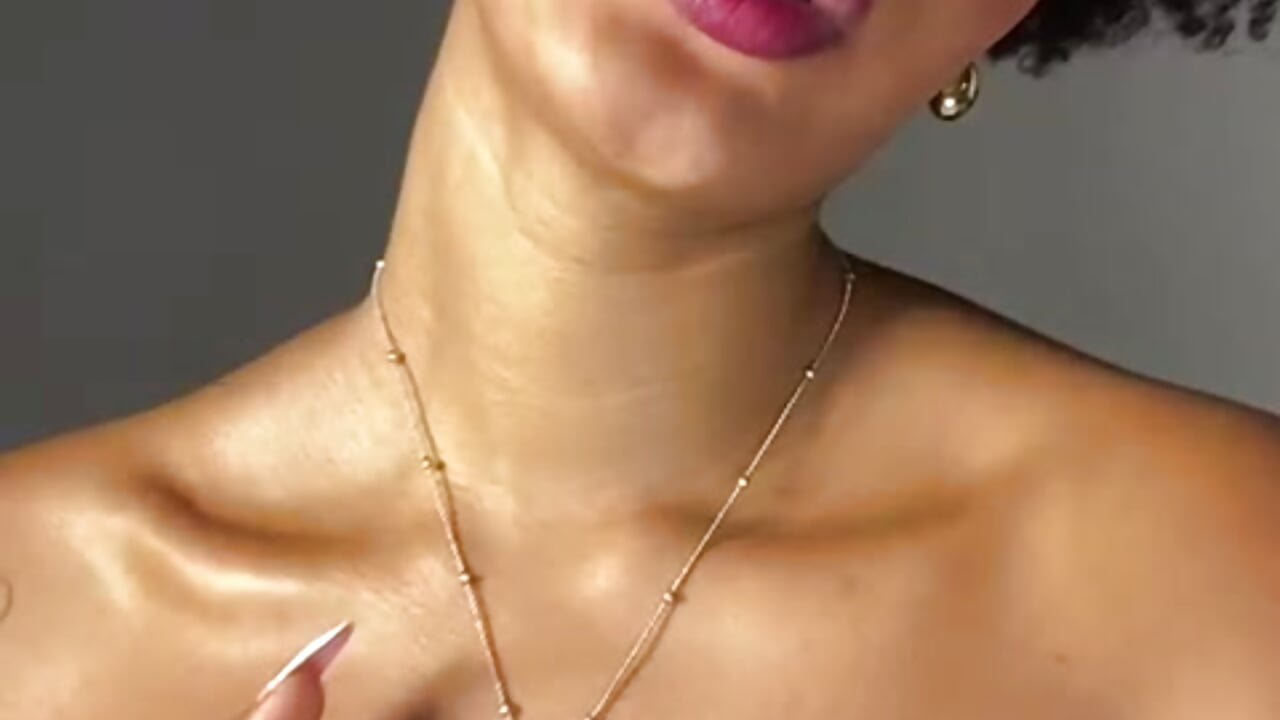 besitos - video by Brunettjhelen cam model