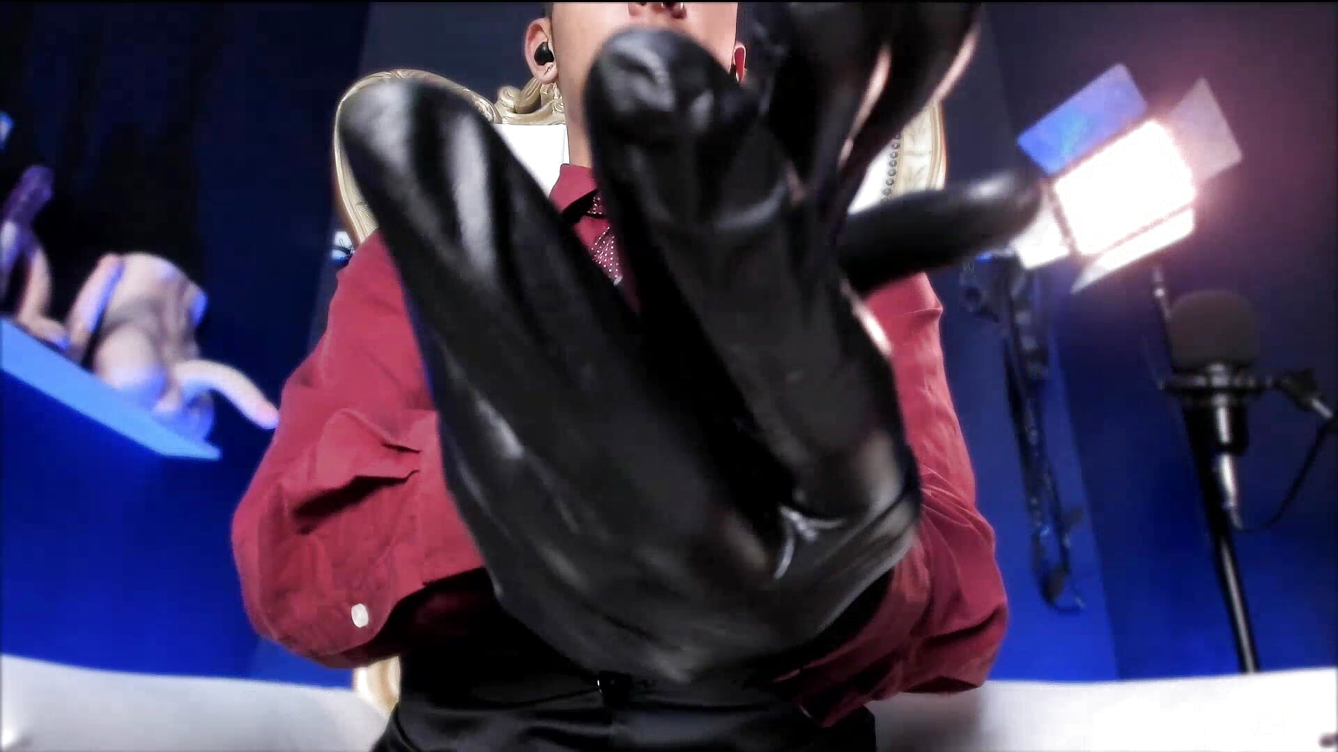 gloves shinny and latex teaser - video by Connor_wolf cam model