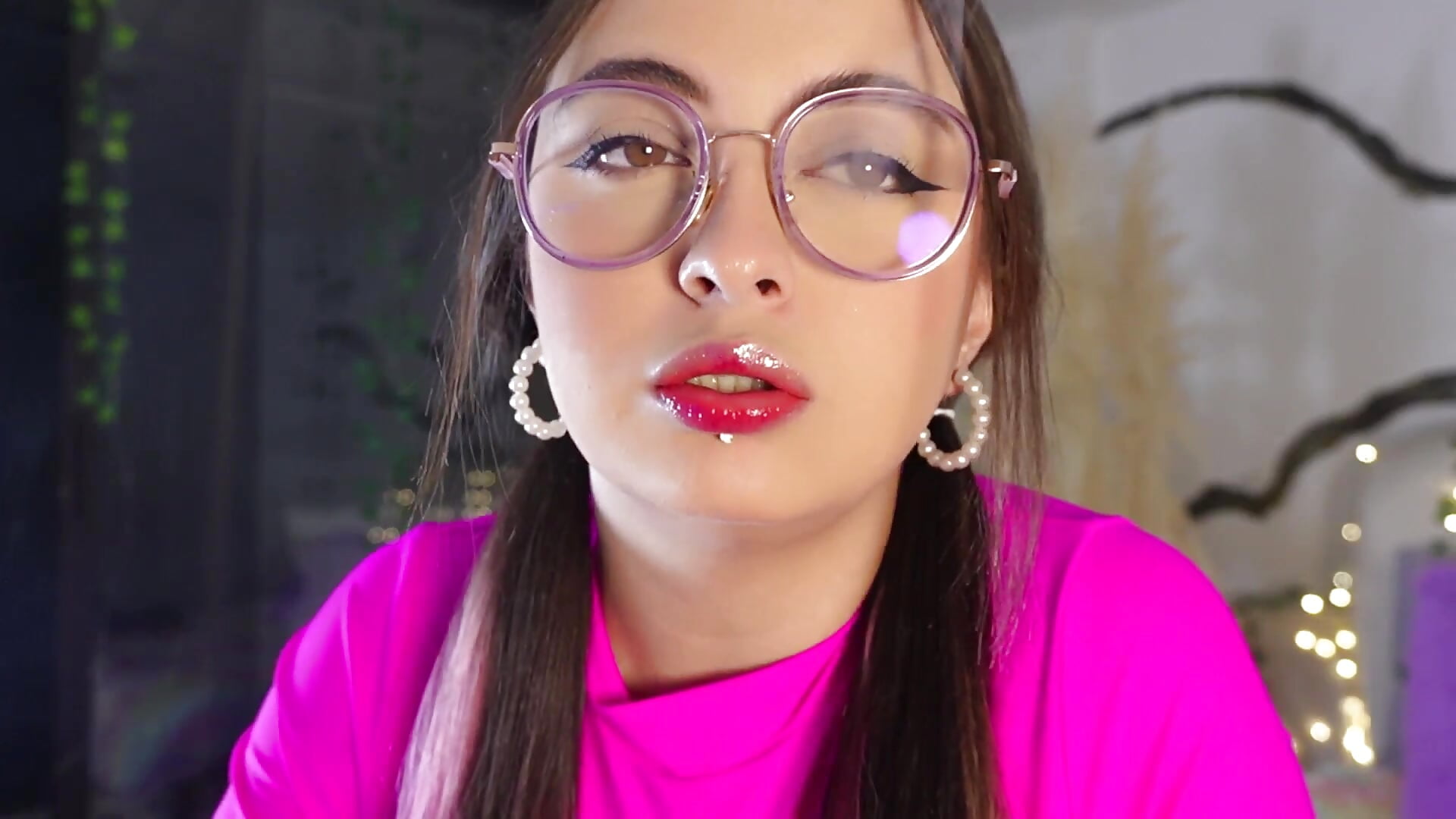 Smoke for you 🥰✨ - video by SarahCastro1_ cam model