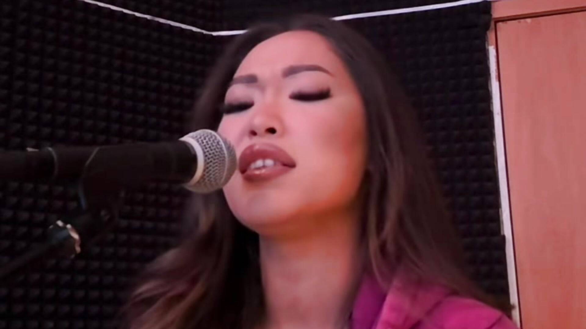 Singing for you 🖤 Your Heart Is as Black as Night - video Kami_Lee_XO kameramallilta