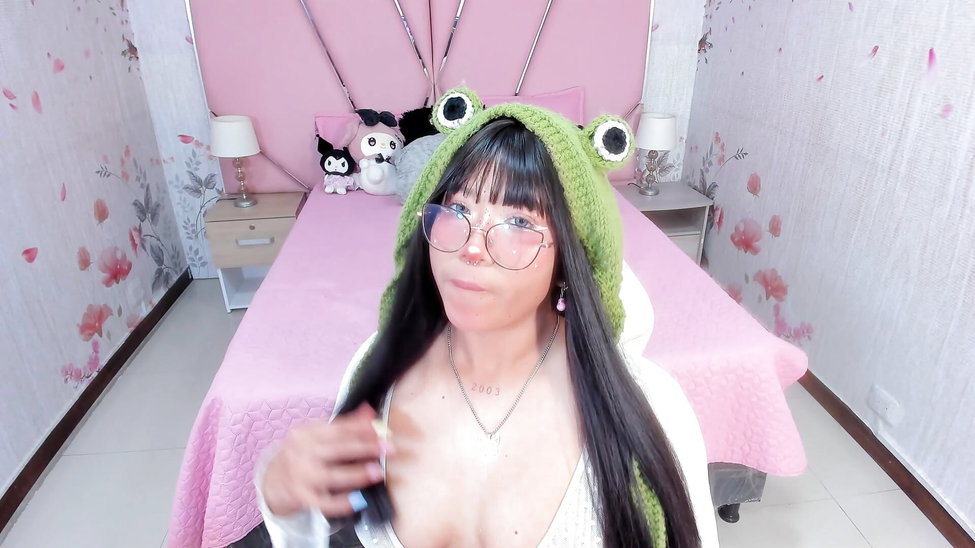 Would you like to share some ice with me?🧊🔥🥺 - video by SafiroAgataaa cam model