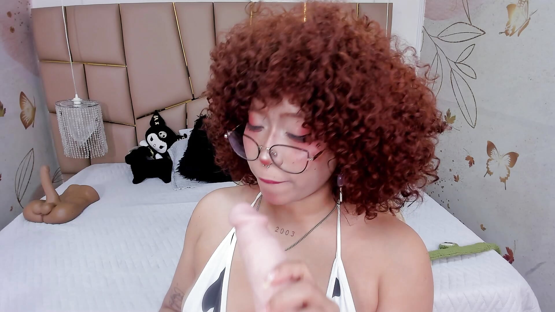 come and let me play a little with your cock and smoke 🔥👅🥺 - video by SafiroAgataaa cam model