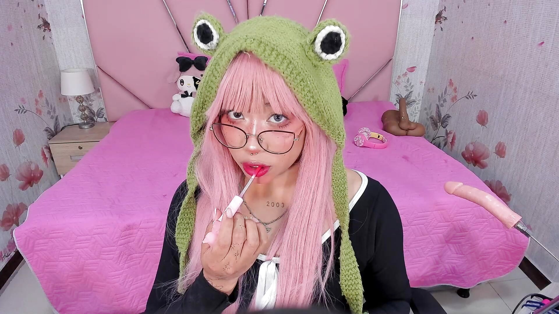 Do you like how my lips look?👅💋🥺 - video by SafiroAgataaa cam model