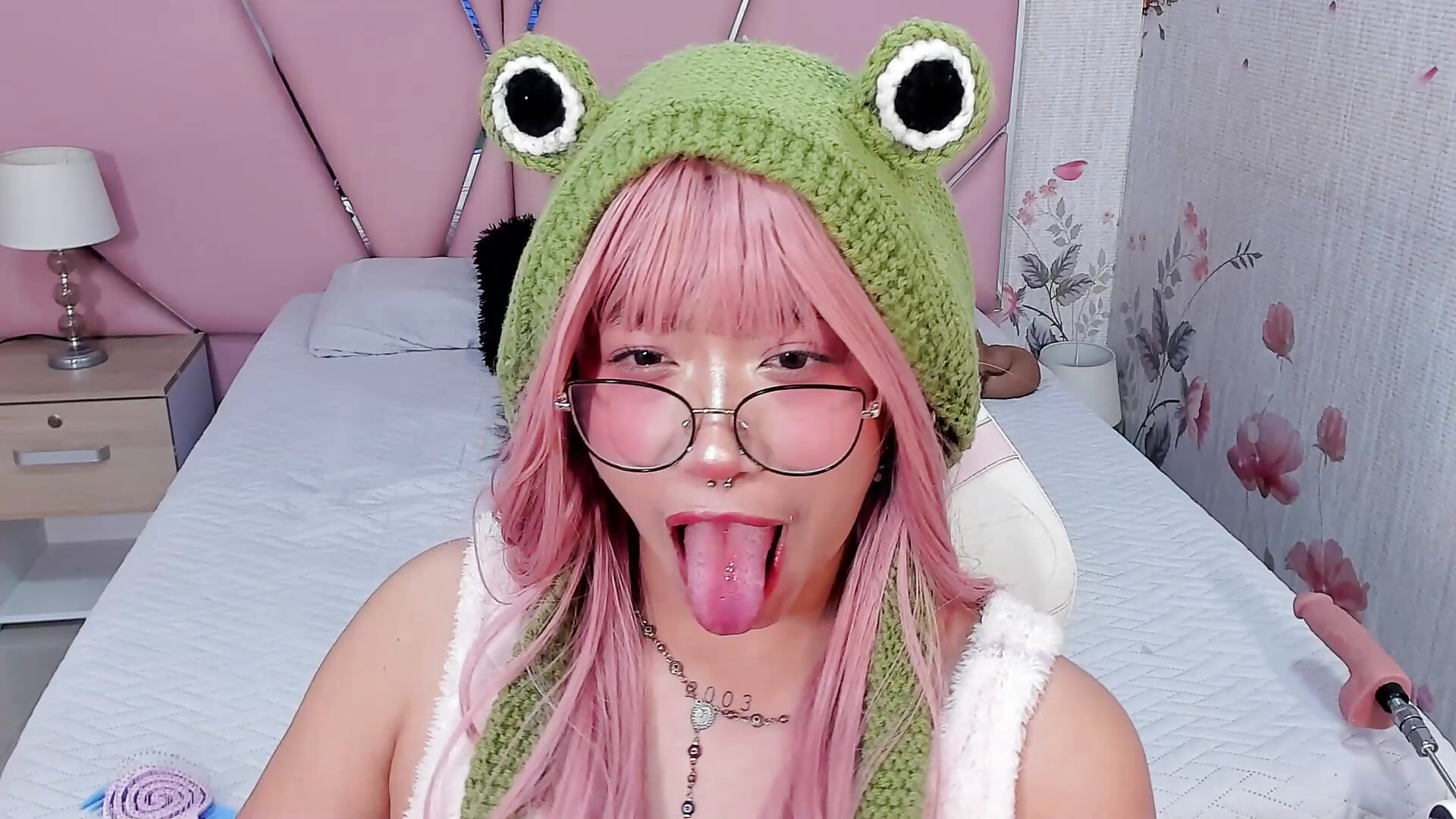 A beautiful girl 🤭💥🥺 - video by SafiroAgataaa cam model