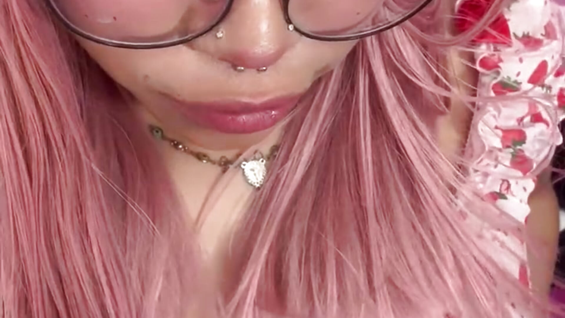My cute face - video by SafiroAgataaa cam model