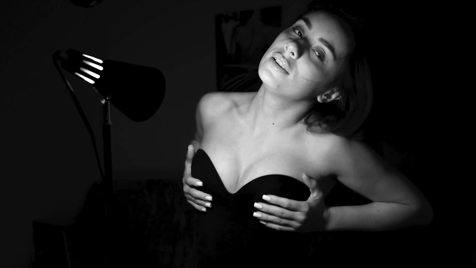 Black and White me - video di KateCarrey modella di cam