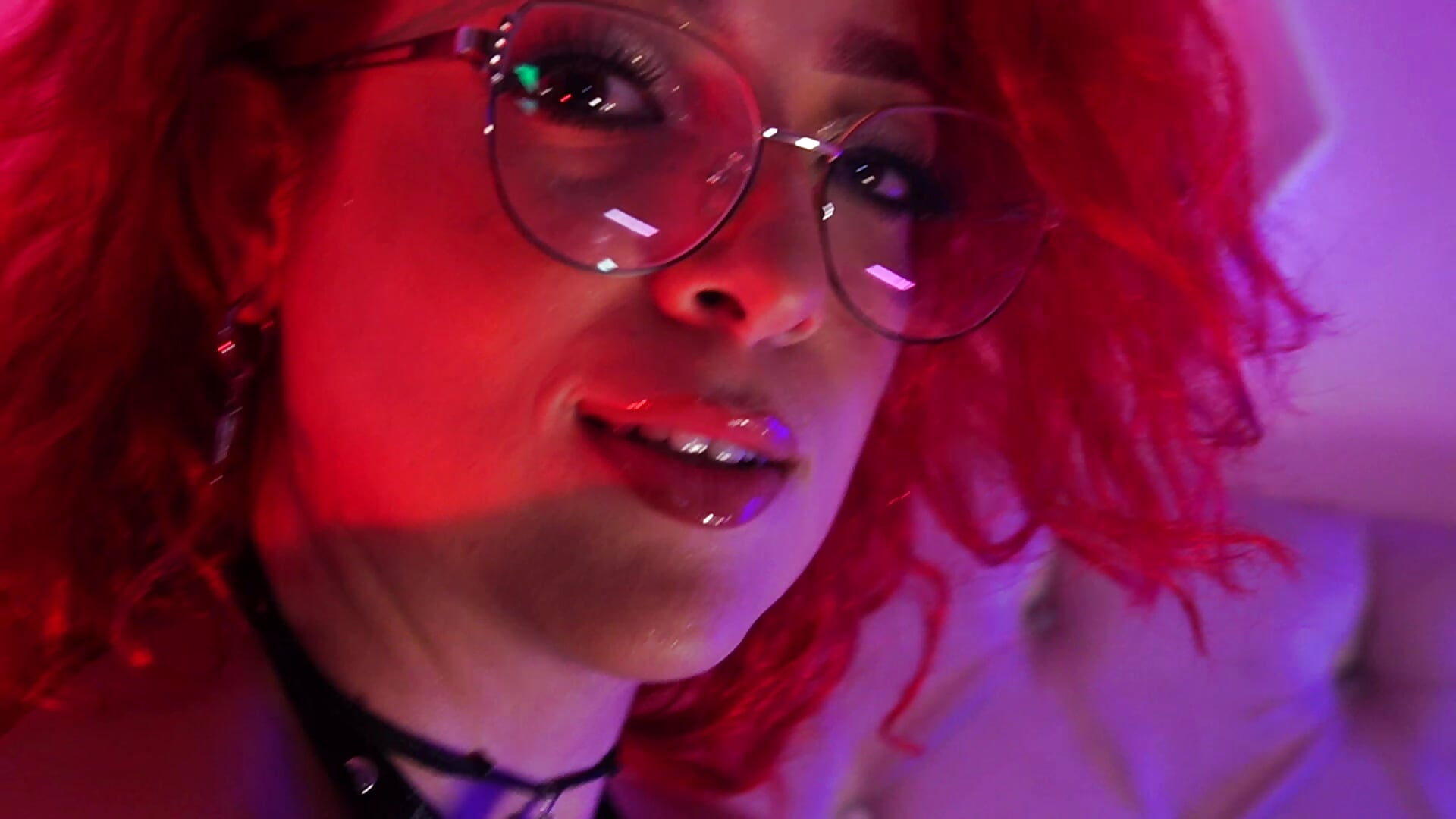 sexy redgirl - video by RoxanneStorm_ cam model