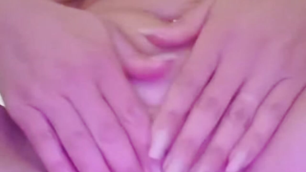 50 sec intense solo play ending with a naughty surprise 😈💦 - video by Evelynbby cam model