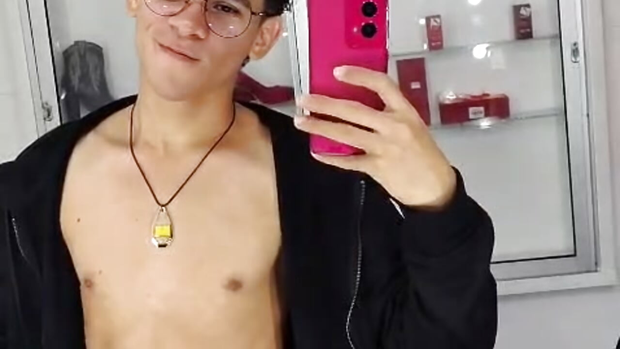 Video de WhatsApp 2025-08-12 a las 11,23,17_2b44ab54 - vidéo du modèle de showcams Tom_Blues