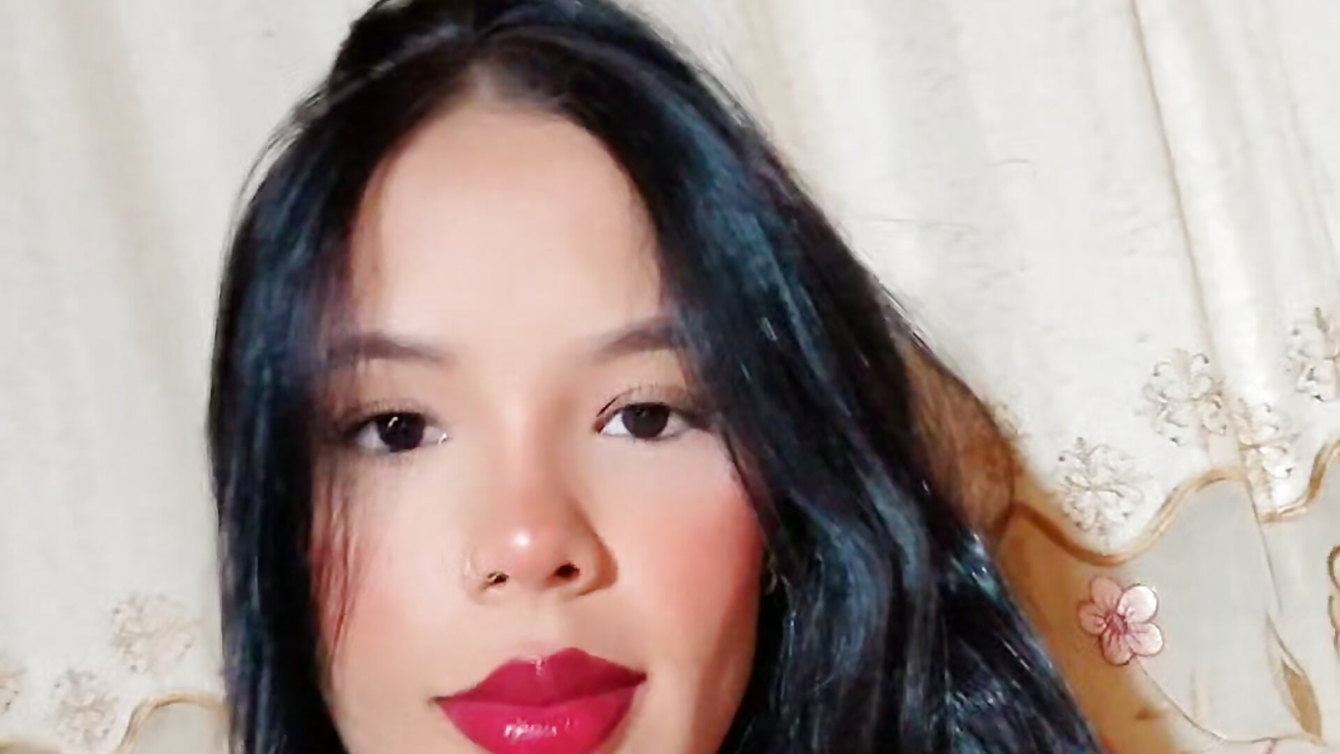 Kisses💜 - video by Vyxen__ cam model