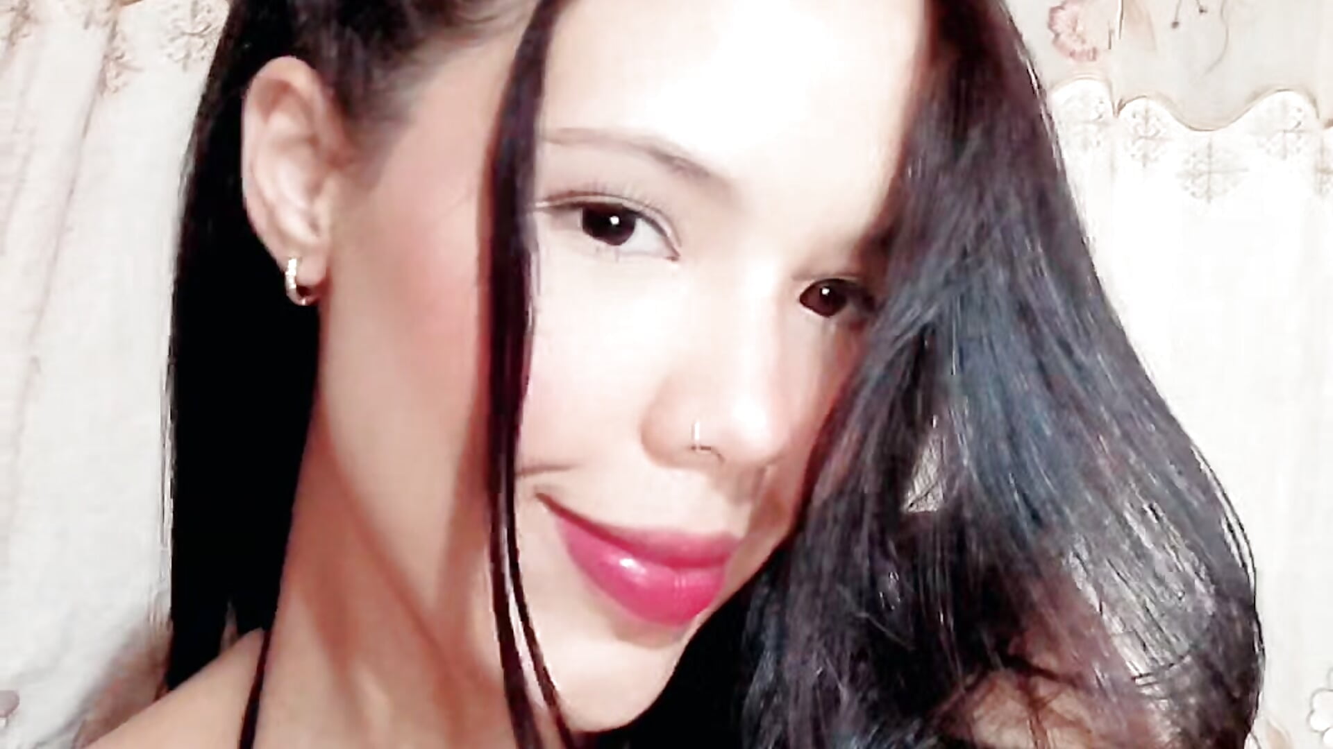 I like dancing, chocolate and flowers🫶🏻 - video by Vyxen__ cam model