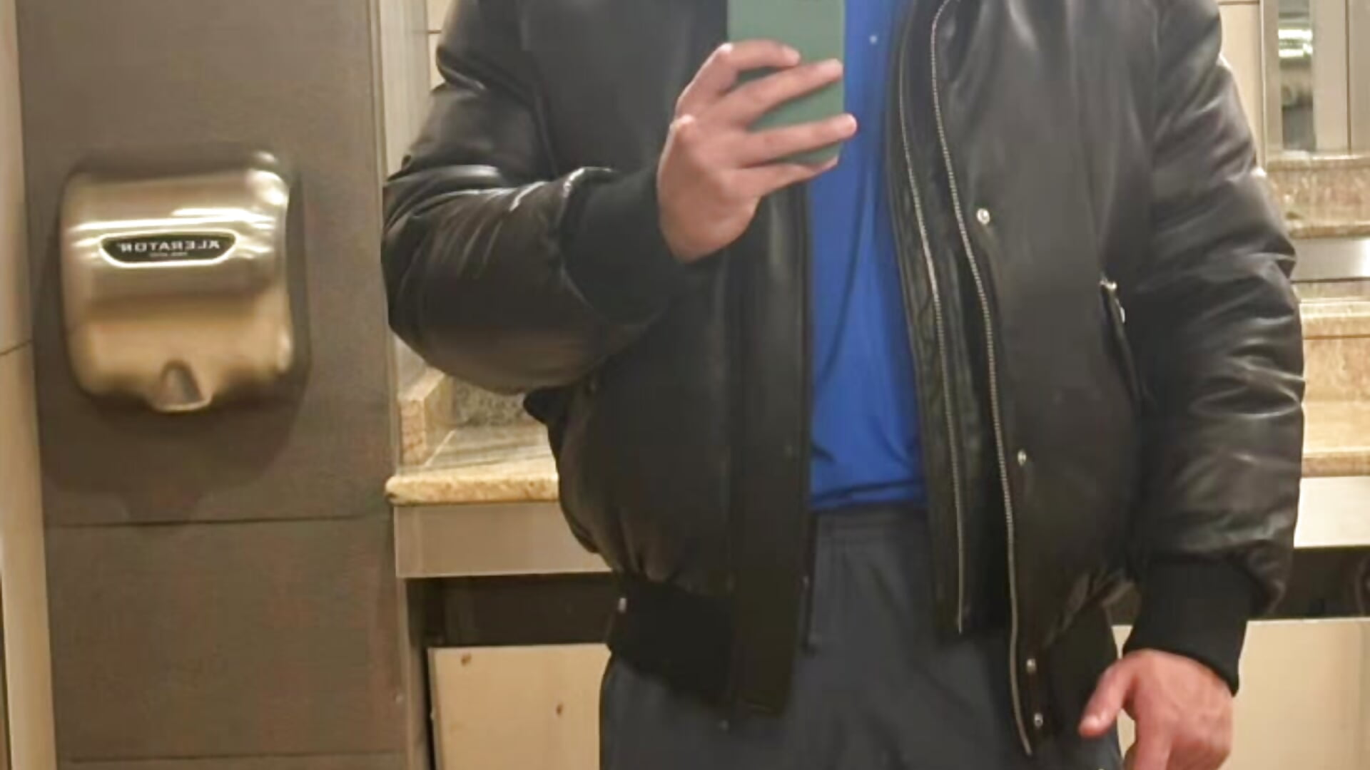 f875437b8f184a668fa39afd01e360b6 - video by Hounddune27 cam model