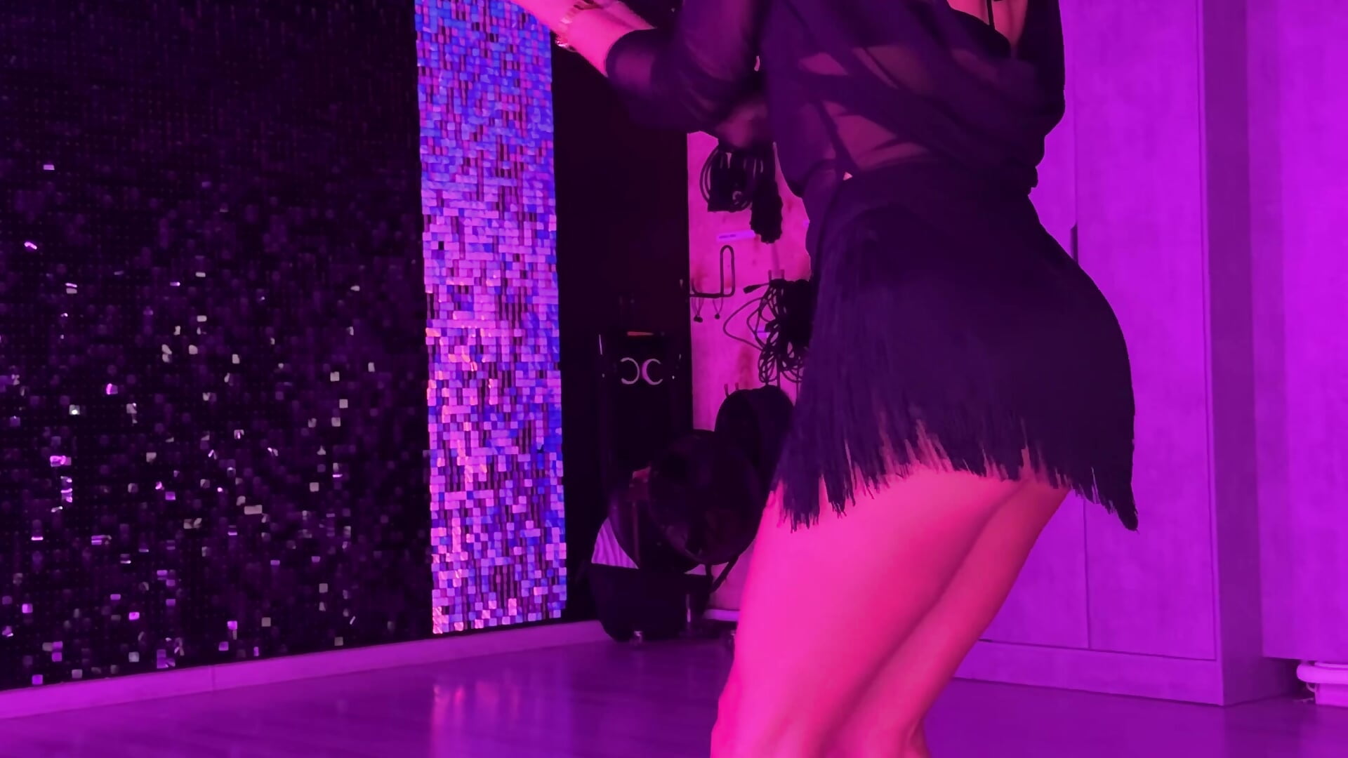 To your court 😘 my third lesson in Latino Dance. How do you like my image? - video di Nicole_Space modella di cam