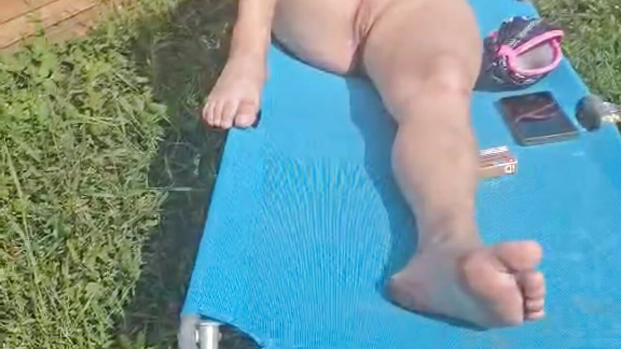 Kerti napozás - video by ladymon_63 cam model