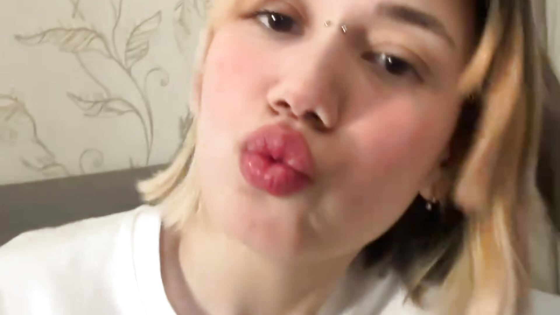 Making cozy faces^^ - video by WaltraudRuopp cam model