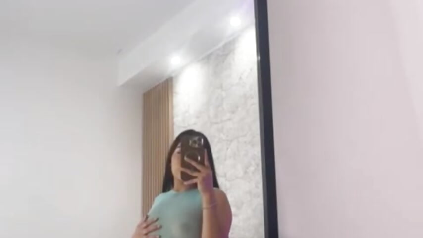 Touch me 😏😈 - video di NaomyCollins__ modella di cam