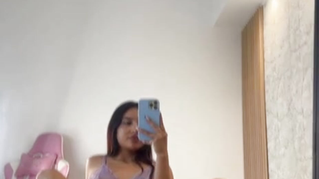 💜 – video modela na kameri NaomyCollins__