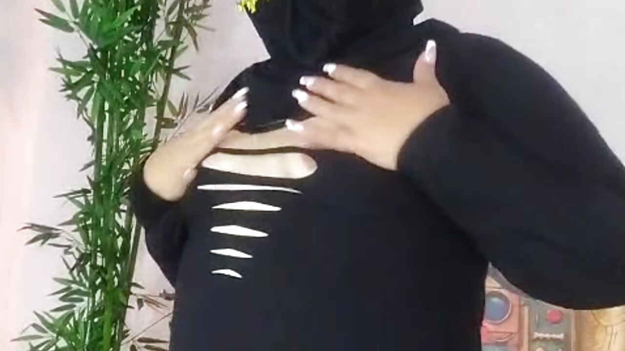 🤤 - video by samanee_konn cam model