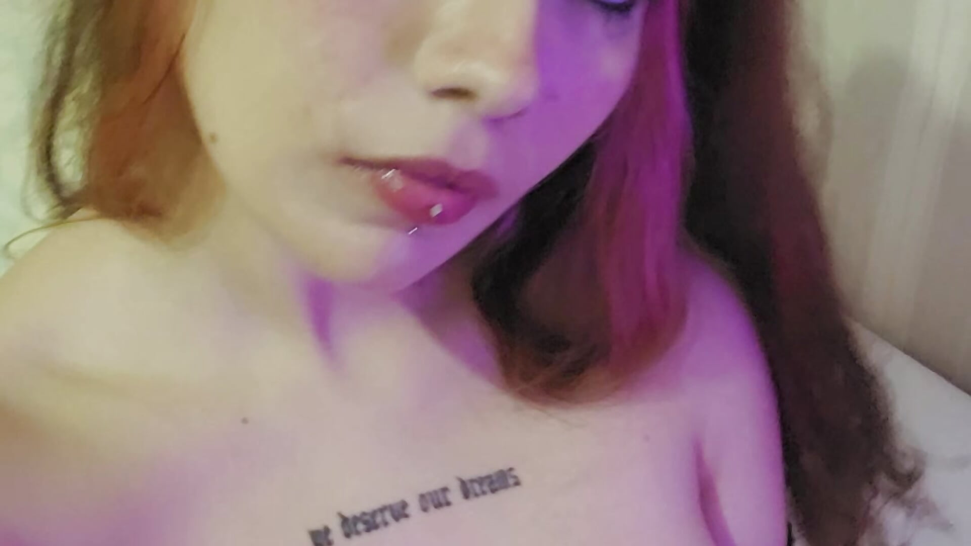 lambendo meus mamilos 👅 - فيديو من ingridequinti موديل الكام