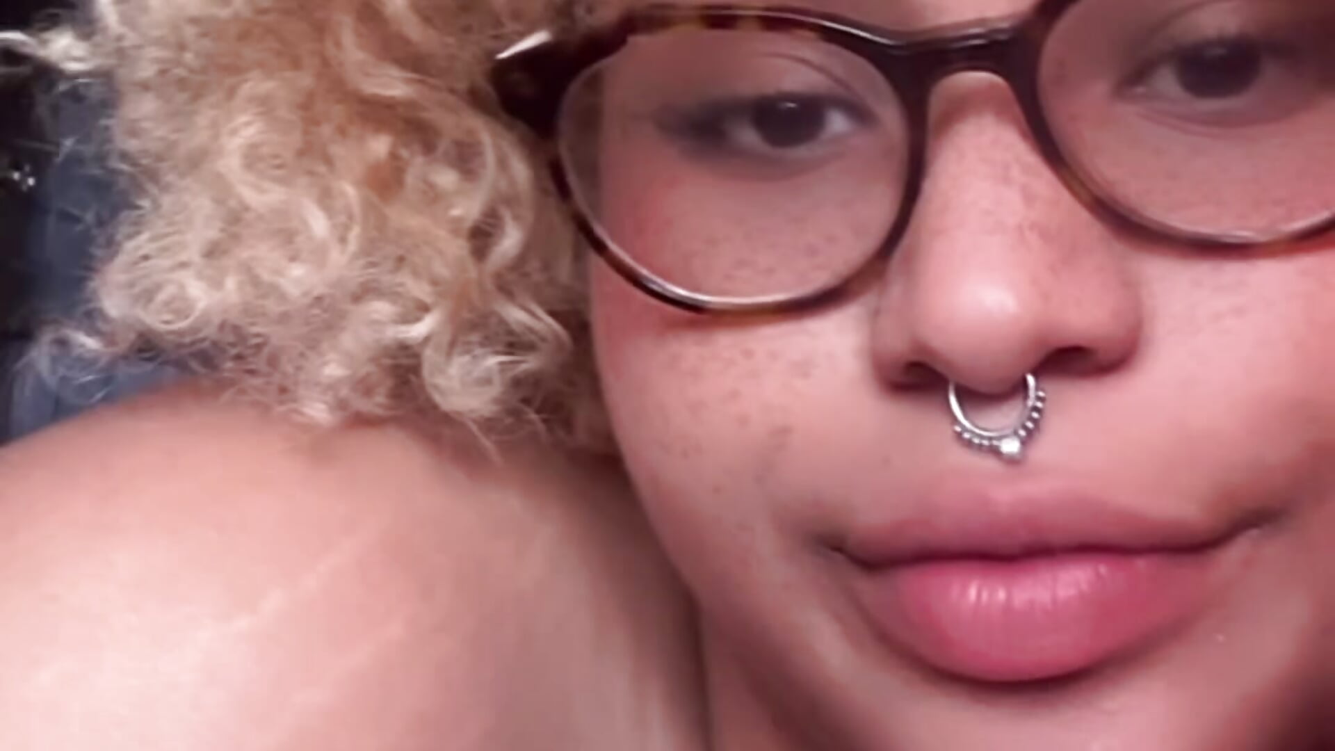pretty face - video by HoneySaphXXX cam model