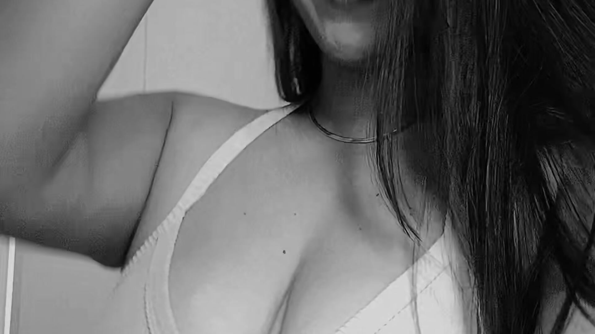 1000622877 - video by VioletaWalton1 cam model