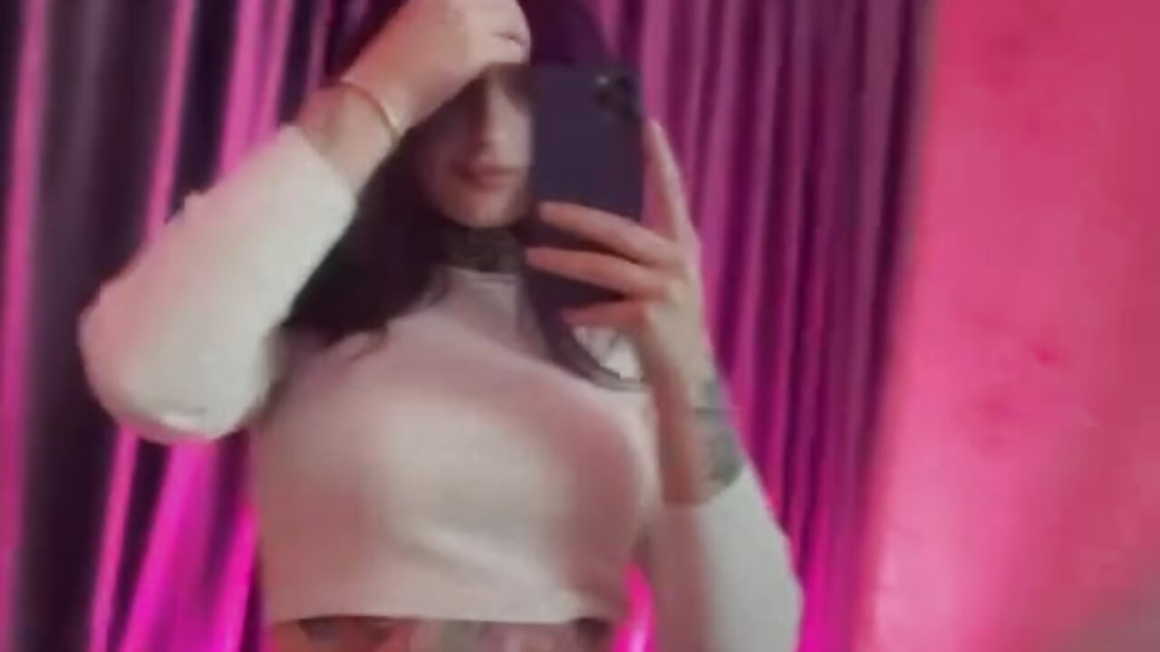 IMG_0116 - vídeo de la modelo de cam Nina_Blum_