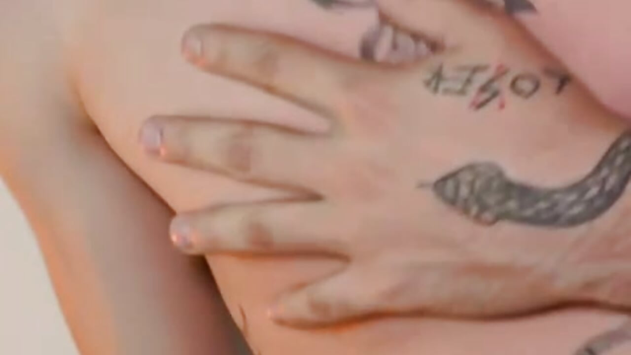 Come lick every inch of me.” 🥵 - video của người mẫu cam NikoStone_