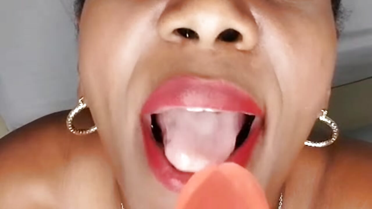 sucking your big dick💦