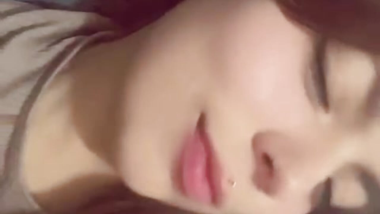 Cute - video by Samara_bluom cam model