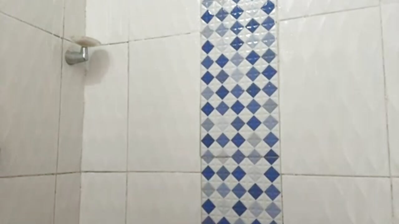 Hot shower!!! - วิดีโอโดย roxyrougee โมเดลแคม