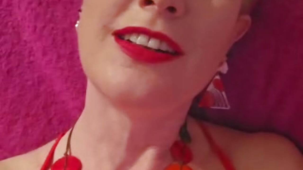 A little ray of sunshine in the rain - video của người mẫu cam Verity_Vix