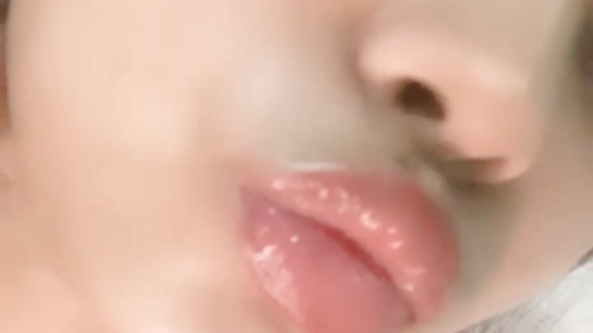 Ellen with juicy lip kiss🫦😙💋