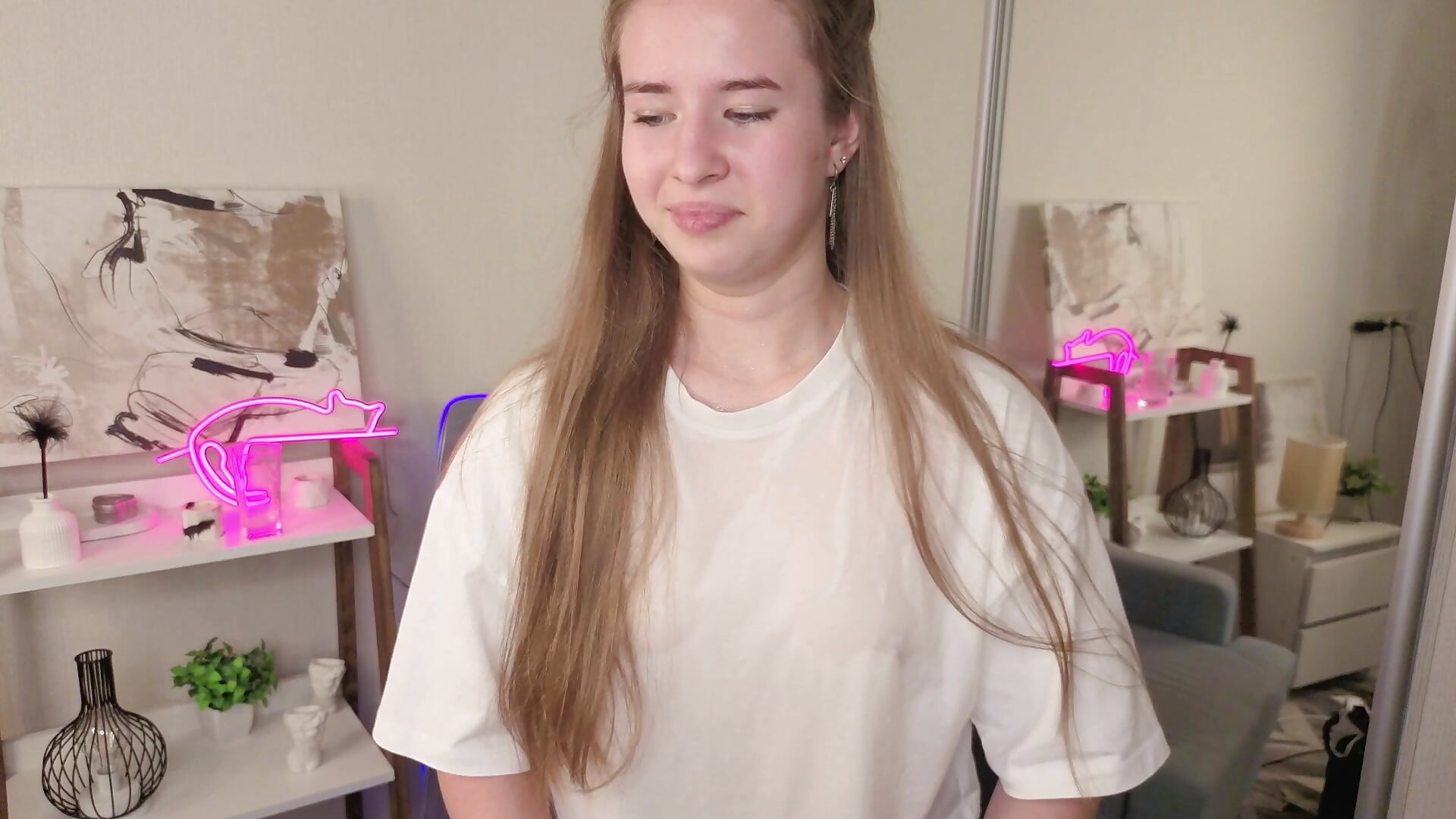 It was so hot so cutie decided to ice her tits