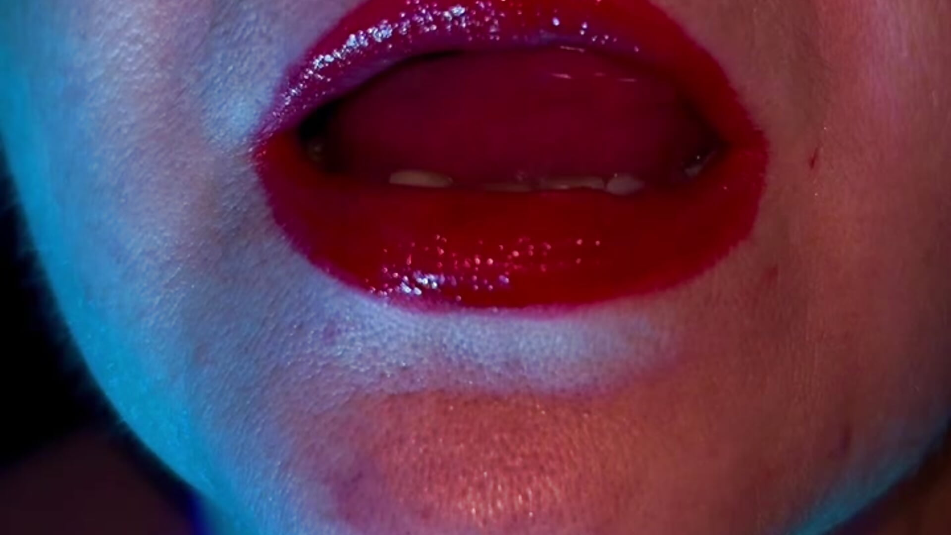 The feeling of cold on your lips, the play of light and shadow, and the perfect lipstick 💋🧊 - video by Kira_Kenett cam model