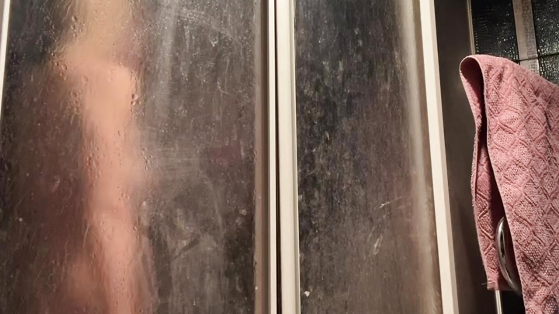 Shower time – видео вебкам-модели SoonMoor