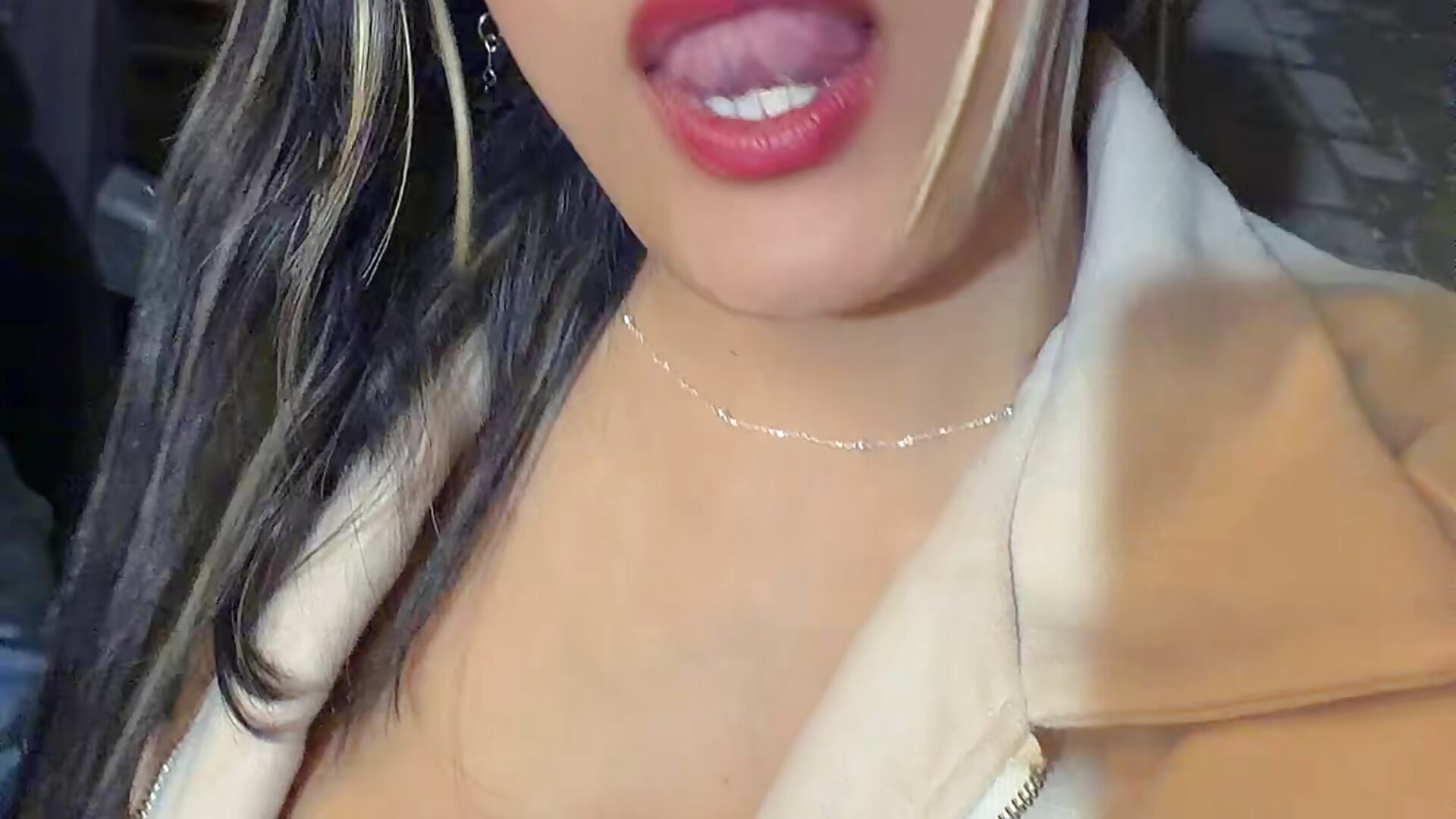 💚 — filmik Cami_Leon2, modela(-lki) na kamerkach