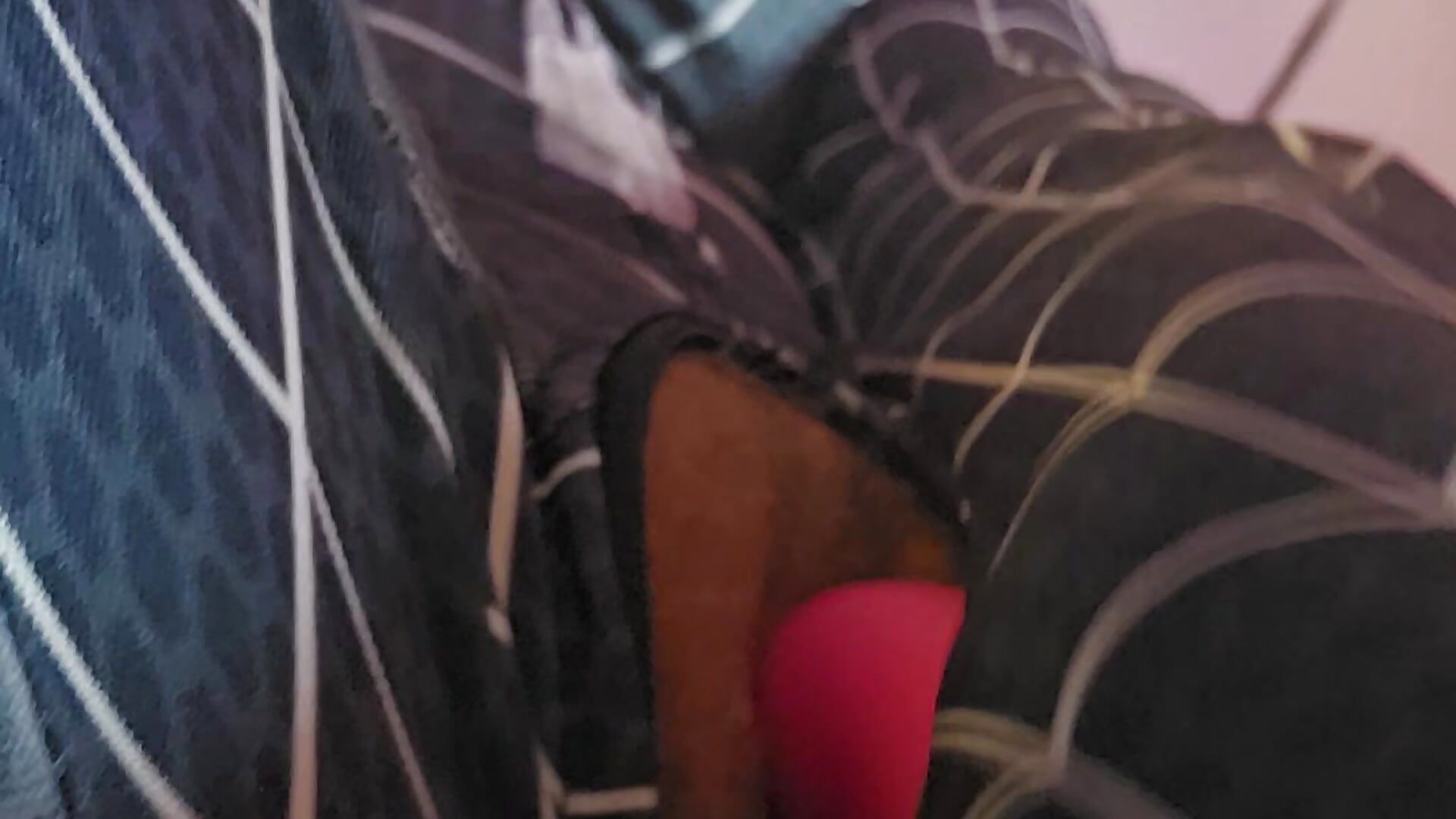 Solo close 🥴👅 - video by Ellyuwuw cam model