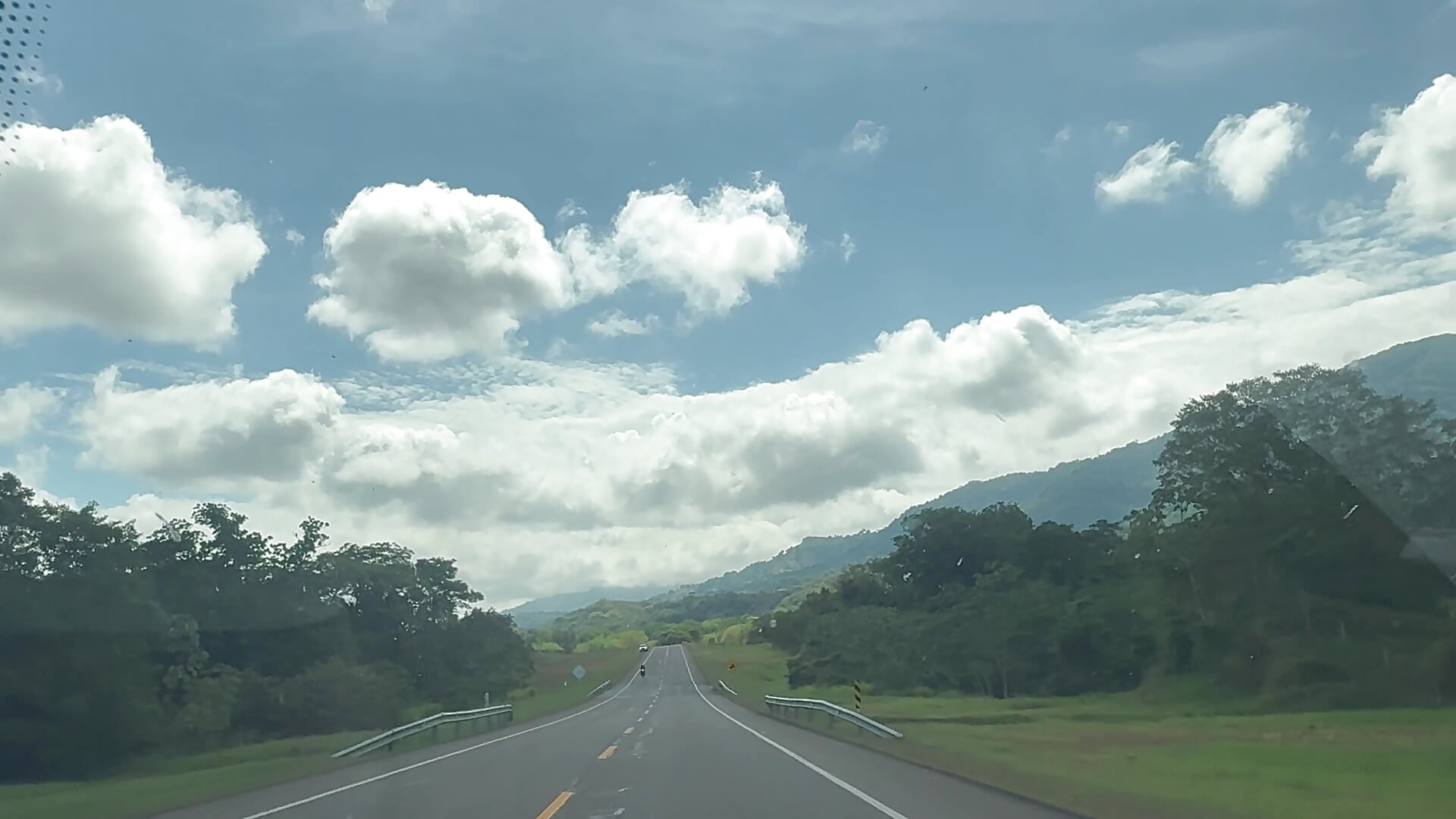 🤎This is Colombia. I'm sharing with you the beautiful landscapes that my eyes see. - GinebraBrown adlı kamera modelinin videosu