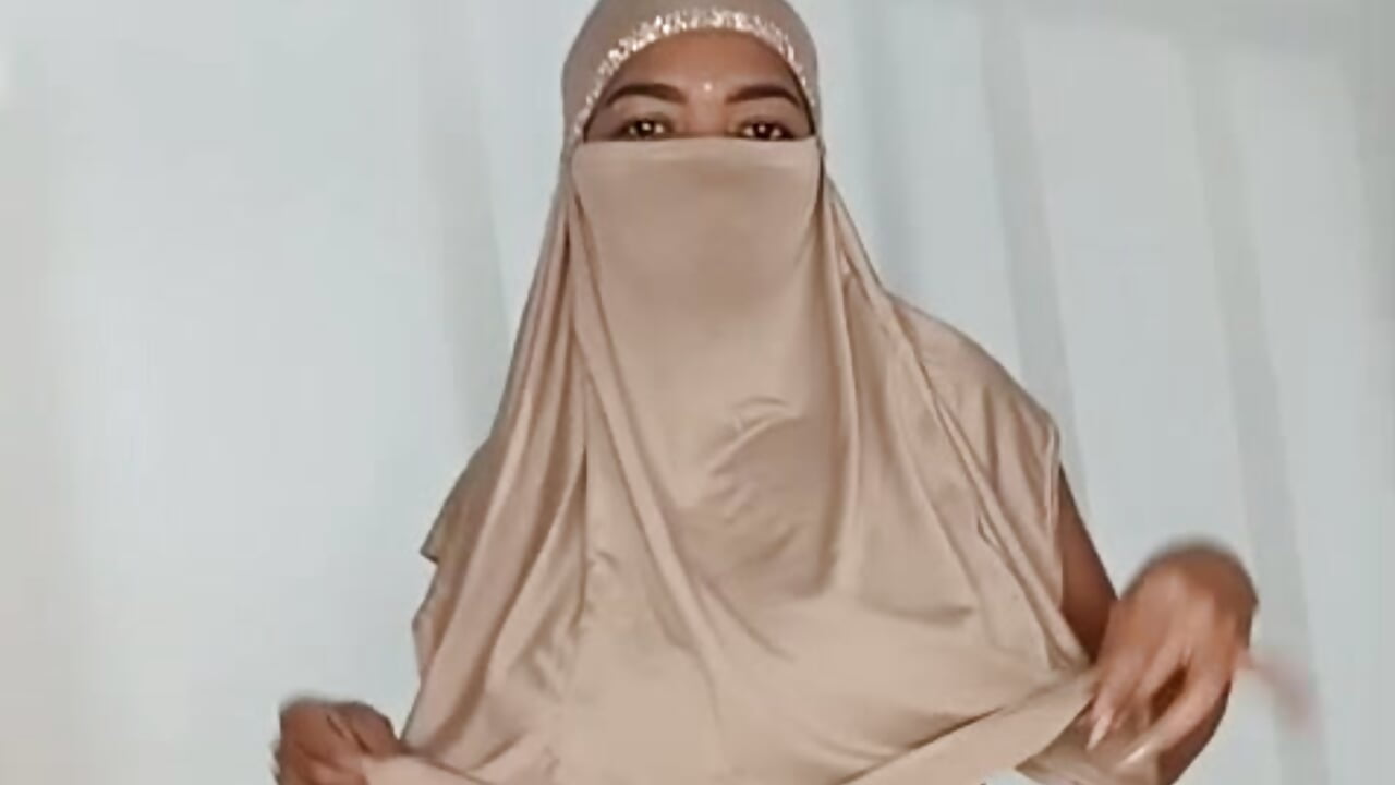 my body naked - video oleh model kamera Yuli_arabic