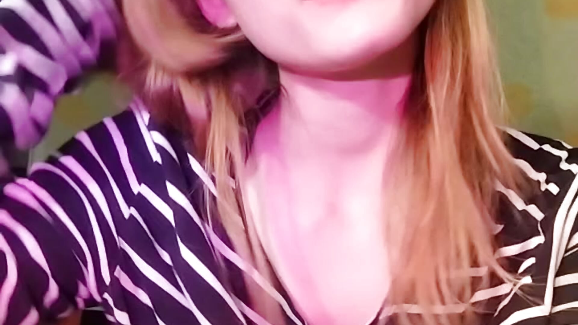 good day - video by LillySvon cam model